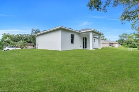 House in Lehigh Acres, Florida 3 bedrooms, 138.7 sq.m. № 1949852 - photo 4