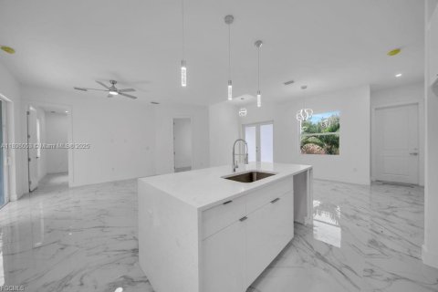 House in Lehigh Acres, Florida 3 bedrooms, 138.7 sq.m. № 1949852 - photo 18