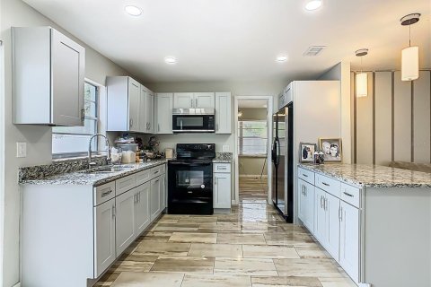 Villa ou maison à vendre à Kissimmee, Floride: 3 chambres, 142.42 m2 № 2148239 - photo 16