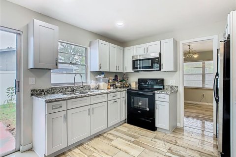 Villa ou maison à vendre à Kissimmee, Floride: 3 chambres, 142.42 m2 № 2148239 - photo 15