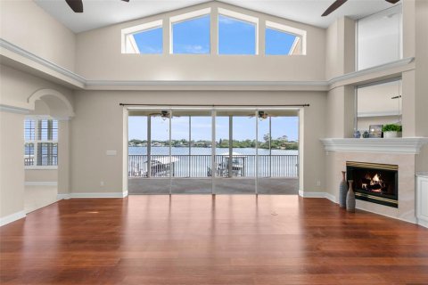 House in Tarpon Springs, Florida 4 bedrooms, 392.05 sq.m. № 1884674 - photo 4