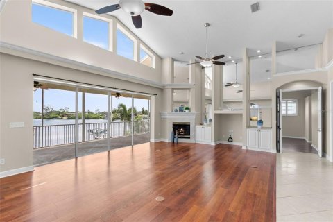 House in Tarpon Springs, Florida 4 bedrooms, 392.05 sq.m. № 1884674 - photo 11