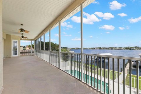 House in Tarpon Springs, Florida 4 bedrooms, 392.05 sq.m. № 1884674 - photo 6