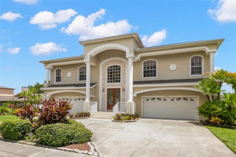 House in Tarpon Springs, Florida 4 bedrooms, 392.05 sq.m. № 1884674 - photo 2