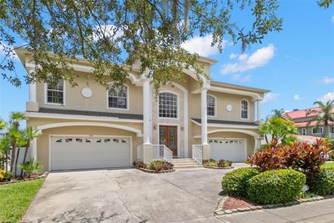 House in Tarpon Springs, Florida 4 bedrooms, 392.05 sq.m. № 1884674 - photo 3