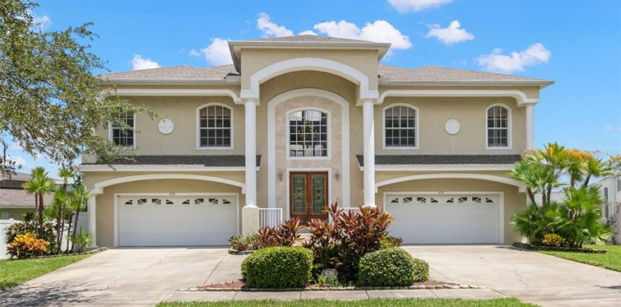 House in Tarpon Springs, Florida 4 bedrooms, 392.05 sq.m. № 1884674