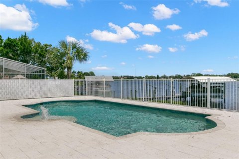 House in Tarpon Springs, Florida 4 bedrooms, 392.05 sq.m. № 1884674 - photo 8