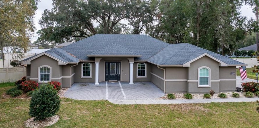 House in Ocala, Florida 3 bedrooms, 199.74 sq.m. № 1531221