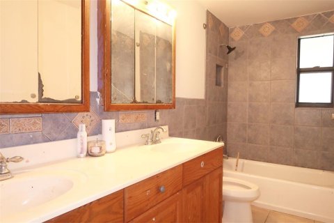 House in Lakeland, Florida 4 bedrooms, 167.13 sq.m. № 1884140 - photo 7