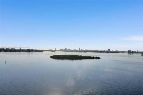 Кондоминиум с 2 спальнями в Майами, Флорида № 2019213