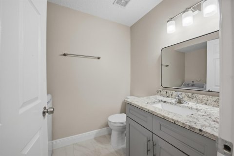 Townhouse in Wellington, Florida 4 bedrooms, 147.06 sq.m. № 2382869 - photo 12