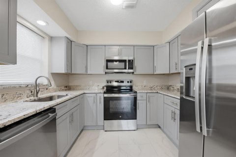 Townhouse in Wellington, Florida 4 bedrooms, 147.06 sq.m. № 2382869 - photo 4