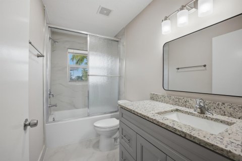 Townhouse in Wellington, Florida 4 bedrooms, 147.06 sq.m. № 2382869 - photo 18
