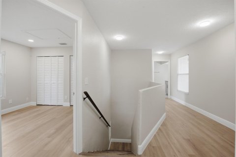 Townhouse in Wellington, Florida 4 bedrooms, 147.06 sq.m. № 2382869 - photo 15