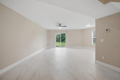 Townhouse in Wellington, Florida 4 bedrooms, 147.06 sq.m. № 2382869 - photo 7