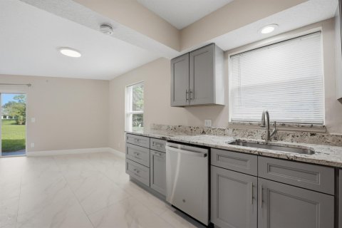 Townhouse in Wellington, Florida 4 bedrooms, 147.06 sq.m. № 2382869 - photo 5