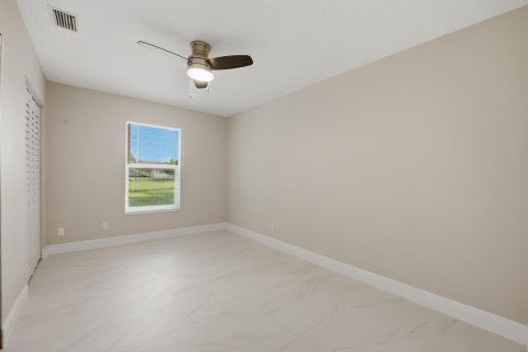 Townhouse in Wellington, Florida 4 bedrooms, 147.06 sq.m. № 2382869 - photo 14