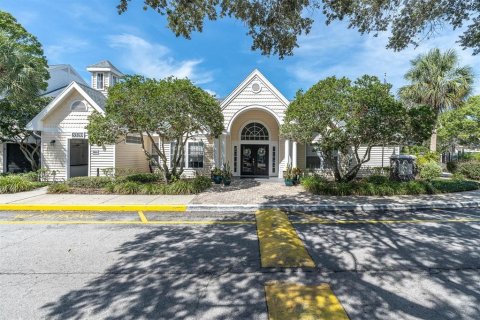 Condo in Palm Harbor, Florida, 2 bedrooms № 2217551 - photo 5