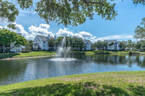 Condo in Palm Harbor, Florida, 2 bedrooms № 2217551 - photo 11