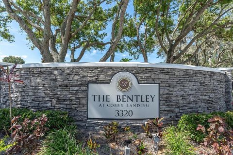 Condo in Palm Harbor, Florida, 2 bedrooms № 2217551 - photo 4