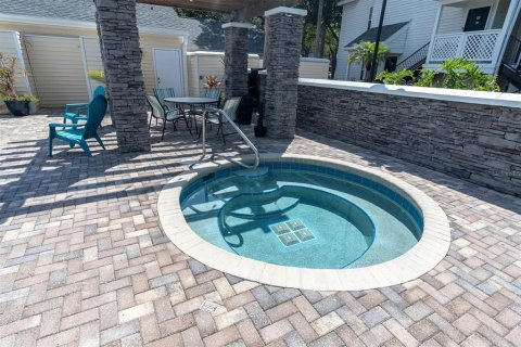 Condo in Palm Harbor, Florida, 2 bedrooms № 2217551 - photo 8
