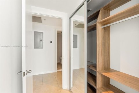 Снять в аренду кондоминиум в Майами, Флорида 2 спальни, 100.43м2, № 1977771 - фото 28