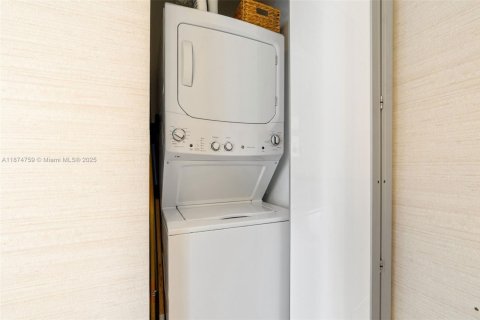 Снять в аренду кондоминиум в Майами, Флорида 2 спальни, 100.43м2, № 1977771 - фото 26