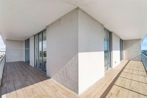 Снять в аренду кондоминиум в Майами, Флорида 2 спальни, 100.43м2, № 1977771 - фото 11