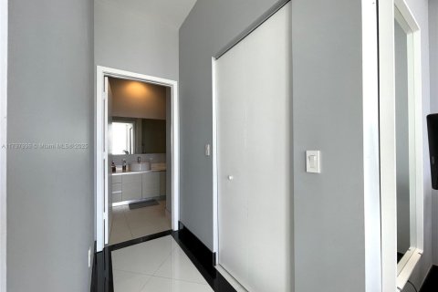 Copropriété à louer à Hallandale Beach, Floride: 2 chambres, 95.5 m2 № 1738362 - photo 17