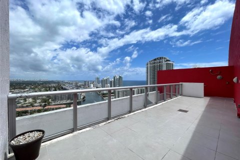 Copropriété à louer à Hallandale Beach, Floride: 2 chambres, 95.5 m2 № 1738362 - photo 4