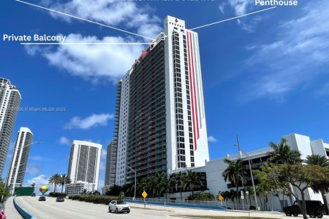 Copropriété à louer à Hallandale Beach, Floride: 2 chambres, 95.5 m2 № 1738362 - photo 1