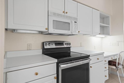 Купить виллу или дом в Лейк-Уэльс, Флорида 10 комнат, 173.08м2, № 1661865 - фото 12