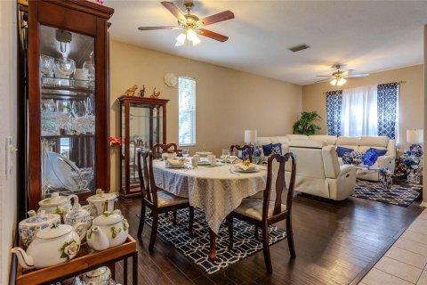 House in Apollo Beach, Florida 4 bedrooms, 189.33 sq.m. № 2118619 - photo 9