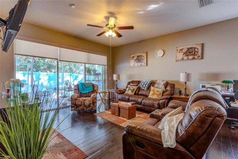 House in Apollo Beach, Florida 4 bedrooms, 189.33 sq.m. № 2118619 - photo 22