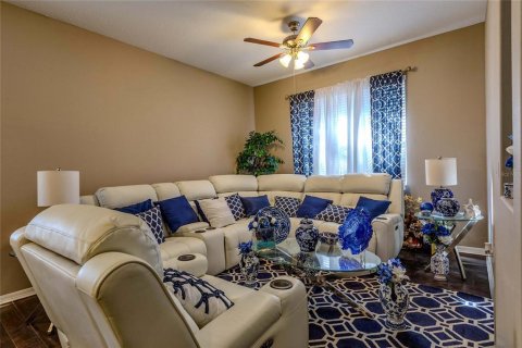 House in Apollo Beach, Florida 4 bedrooms, 189.33 sq.m. № 2118619 - photo 7