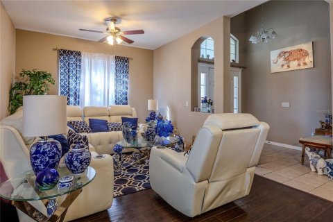 House in Apollo Beach, Florida 4 bedrooms, 189.33 sq.m. № 2118619 - photo 6