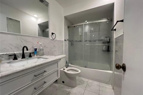 Townhouse in Winter Park, Florida 3 bedrooms, 167.5 sq.m. № 1657571 - photo 12