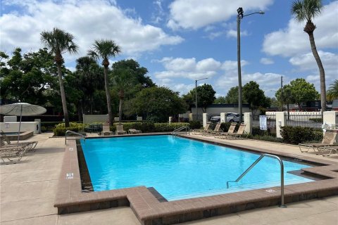 Townhouse in Winter Park, Florida 3 bedrooms, 167.5 sq.m. № 1657571 - photo 13