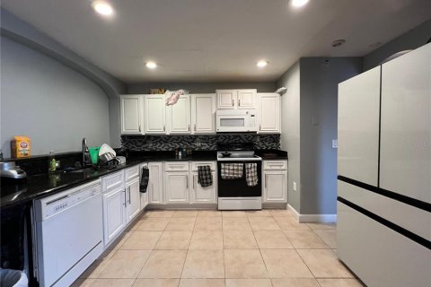 Townhouse in Winter Park, Florida 3 bedrooms, 167.5 sq.m. № 1657571 - photo 7