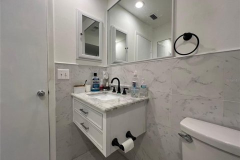 Townhouse in Winter Park, Florida 3 bedrooms, 167.5 sq.m. № 1657571 - photo 11