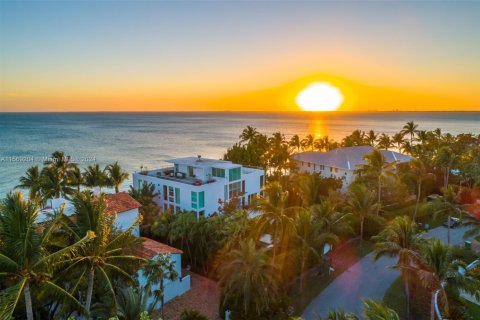 Casa en alquiler en Key Biscayne, Florida, 6 dormitorios, 761.98 m2 № 1933868 - foto 9