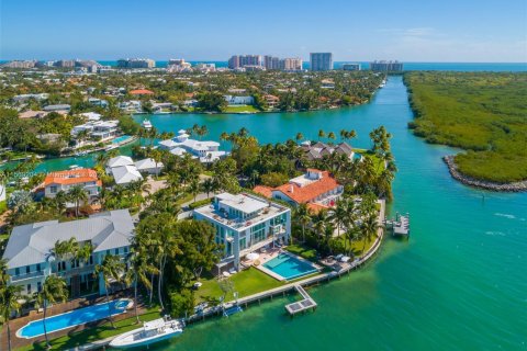 Casa en alquiler en Key Biscayne, Florida, 6 dormitorios, 761.98 m2 № 1933868 - foto 4