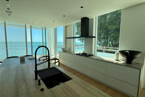 Casa en alquiler en Key Biscayne, Florida, 6 dormitorios, 761.98 m2 № 1933868 - foto 18
