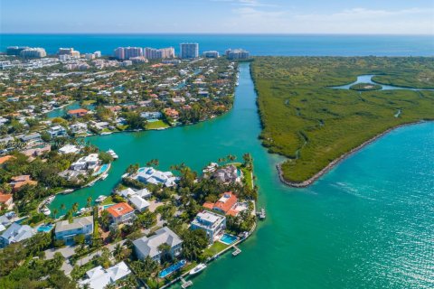 Casa en alquiler en Key Biscayne, Florida, 6 dormitorios, 761.98 m2 № 1933868 - foto 2