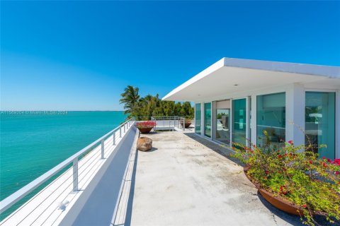 Casa en alquiler en Key Biscayne, Florida, 6 dormitorios, 761.98 m2 № 1933868 - foto 22