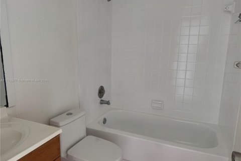 Condo in Coral Springs, Florida, 2 bedrooms  № 1701772 - photo 10