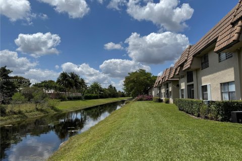 Condo in Coral Springs, Florida, 2 bedrooms  № 1701772 - photo 19