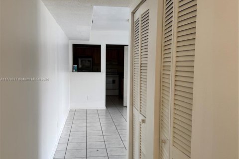 Condo in Coral Springs, Florida, 2 bedrooms  № 1701772 - photo 2