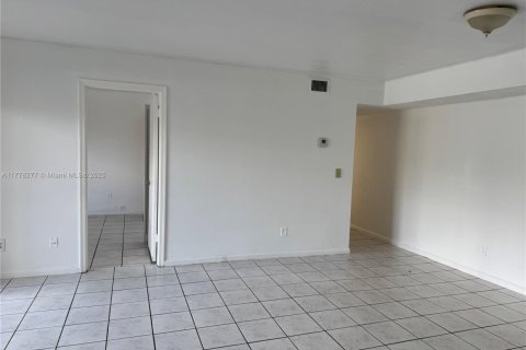 Condo in Coral Springs, Florida, 2 bedrooms  № 1701772 - photo 14