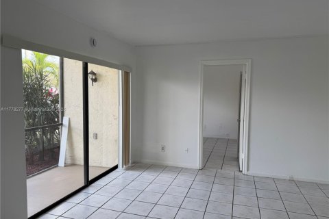Condo in Coral Springs, Florida, 2 bedrooms  № 1701772 - photo 15